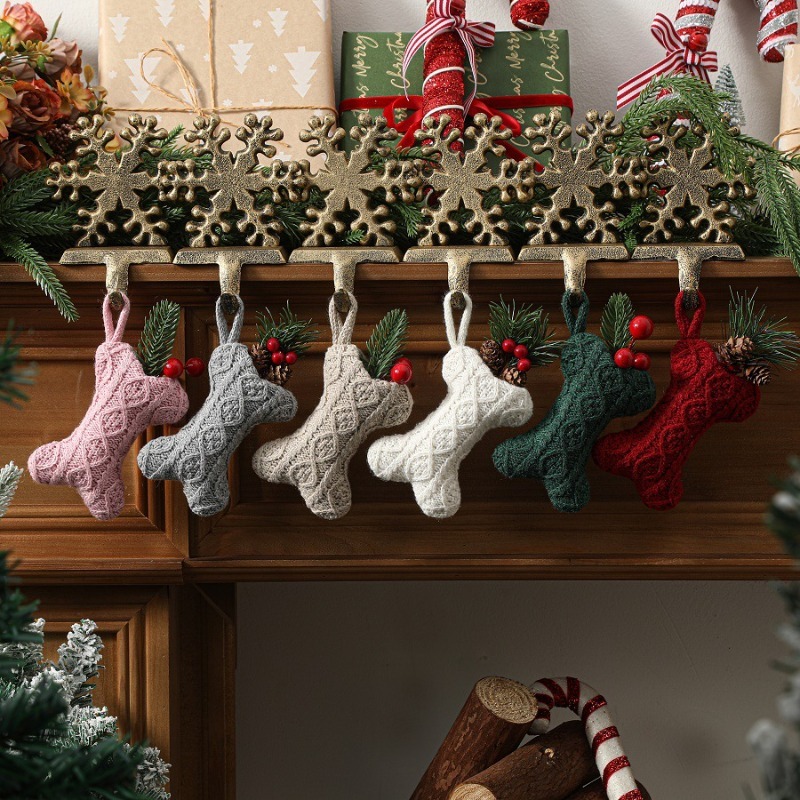다채로운 색상의 케이블 니트 소재로 만든 뼈 모양의 크 - Christmas Stocking Hanging 리뷰 및 가격