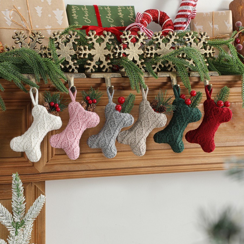 다채로운 색상의 케이블 니트 소재로 만든 뼈 모양의 크 - Christmas Stocking Hanging 리뷰 및 가격